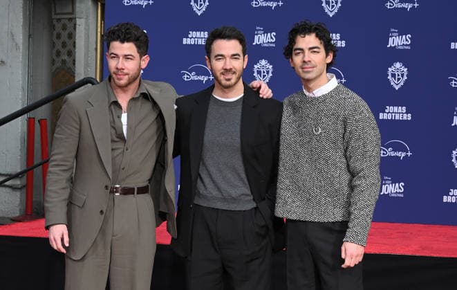 Jonas Brothers Hand and Footprint Ceremony Nick Jonas, Kevin Jonas and Joe Jonas at the Jonas Brothers Hand and Footprint In Cement Ceremony held at the TCL Chinese Theatre on December 3, 2025 in Hollywood, Ca. Hollywood TCL Chinese Theatre California USA Copyright: xLeexWatt AFF-USA.COMx