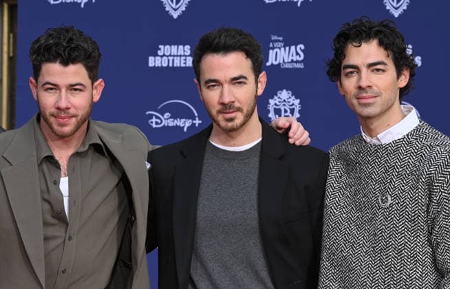 Jonas Brothers Hand and Footprint Ceremony Nick Jonas, Kevin Jonas and Joe Jonas at the Jonas Brothers Hand and Footprint In Cement Ceremony held at the TCL Chinese Theatre on December 3, 2025 in Hollywood, Ca. Hollywood TCL Chinese Theatre California USA Copyright: xLeexWatt AFF-USA.COMx