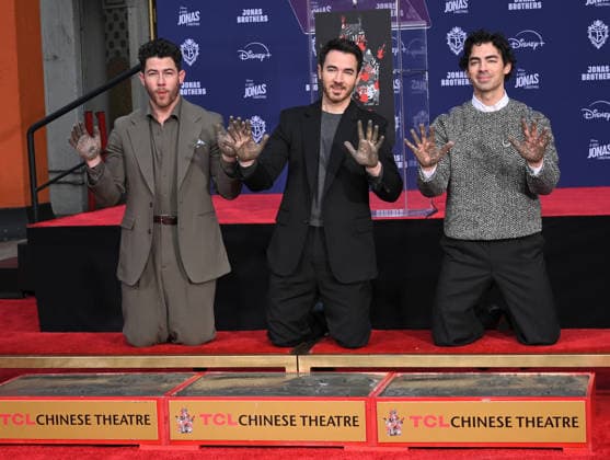 Jonas Brothers Hand and Footprint Ceremony Nick Jonas, Kevin Jonas and Joe Jonas at the Jonas Brothers Hand and Footprint In Cement Ceremony held at the TCL Chinese Theatre on December 3, 2025 in Hollywood, Ca. Hollywood TCL Chinese Theatre California USA Copyright: xLeexWatt AFF-USA.COMx
