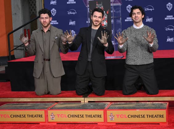 Jonas Brothers Hand and Footprint Ceremony Nick Jonas, Kevin Jonas and Joe Jonas at the Jonas Brothers Hand and Footprint In Cement Ceremony held at the TCL Chinese Theatre on December 3, 2025 in Hollywood, Ca. Hollywood TCL Chinese Theatre California USA Copyright: xLeexWatt AFF-USA.COMx