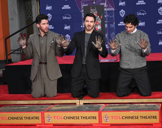 Jonas Brothers Hand and Footprint Ceremony Nick Jonas, Kevin Jonas and Joe Jonas at the Jonas Brothers Hand and Footprint In Cement Ceremony held at the TCL Chinese Theatre on December 3, 2025 in Hollywood, Ca. Hollywood TCL Chinese Theatre California USA Copyright: xLeexWatt AFF-USA.COMx