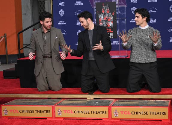 Jonas Brothers Hand and Footprint Ceremony Nick Jonas, Kevin Jonas and Joe Jonas at the Jonas Brothers Hand and Footprint In Cement Ceremony held at the TCL Chinese Theatre on December 3, 2025 in Hollywood, Ca. Hollywood TCL Chinese Theatre California USA Copyright: xLeexWatt AFF-USA.COMx