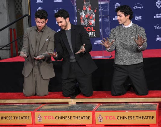 Jonas Brothers Hand and Footprint Ceremony Nick Jonas, Kevin Jonas and Joe Jonas at the Jonas Brothers Hand and Footprint In Cement Ceremony held at the TCL Chinese Theatre on December 3, 2025 in Hollywood, Ca. Hollywood TCL Chinese Theatre California USA Copyright: xLeexWatt AFF-USA.COMx