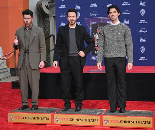 Jonas Brothers Hand and Footprint Ceremony Nick Jonas, Kevin Jonas and Joe Jonas at the Jonas Brothers Hand and Footprint In Cement Ceremony held at the TCL Chinese Theatre on December 3, 2025 in Hollywood, Ca. Hollywood TCL Chinese Theatre California USA Copyright: xLeexWatt AFF-USA.COMx