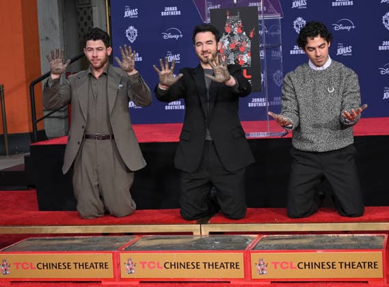 Jonas Brothers Hand and Footprint Ceremony Nick Jonas, Kevin Jonas and Joe Jonas at the Jonas Brothers Hand and Footprint In Cement Ceremony held at the TCL Chinese Theatre on December 3, 2025 in Hollywood, Ca. Hollywood TCL Chinese Theatre California USA Copyright: xLeexWatt AFF-USA.COMx