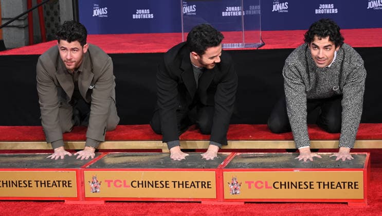 Jonas Brothers Hand and Footprint Ceremony Nick Jonas, Kevin Jonas and Joe Jonas at the Jonas Brothers Hand and Footprint In Cement Ceremony held at the TCL Chinese Theatre on December 3, 2025 in Hollywood, Ca. Hollywood TCL Chinese Theatre California USA Copyright: xLeexWatt AFF-USA.COMx