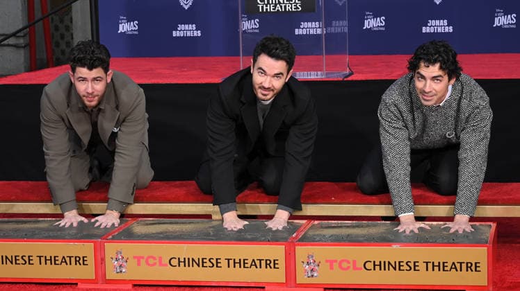 Jonas Brothers Hand and Footprint Ceremony Nick Jonas, Kevin Jonas and Joe Jonas at the Jonas Brothers Hand and Footprint In Cement Ceremony held at the TCL Chinese Theatre on December 3, 2025 in Hollywood, Ca. Hollywood TCL Chinese Theatre California USA Copyright: xLeexWatt AFF-USA.COMx