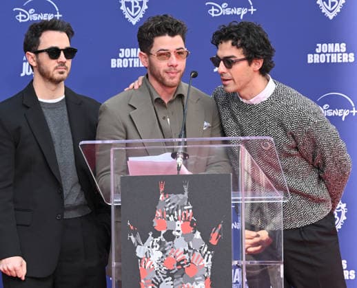 Jonas Brothers Hand and Footprint Ceremony Kevin Jonas, Nick Jonas and Joe Jonas at the Jonas Brothers Hand and Footprint In Cement Ceremony held at the TCL Chinese Theatre on December 3, 2025 in Hollywood, Ca. Hollywood TCL Chinese Theatre California USA Copyright: xLeexWatt AFF-USA.COMx