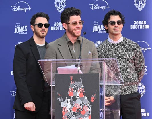 Jonas Brothers Hand and Footprint Ceremony Kevin Jonas, Nick Jonas and Joe Jonas at the Jonas Brothers Hand and Footprint In Cement Ceremony held at the TCL Chinese Theatre on December 3, 2025 in Hollywood, Ca. Hollywood TCL Chinese Theatre California USA Copyright: xLeexWatt AFF-USA.COMx