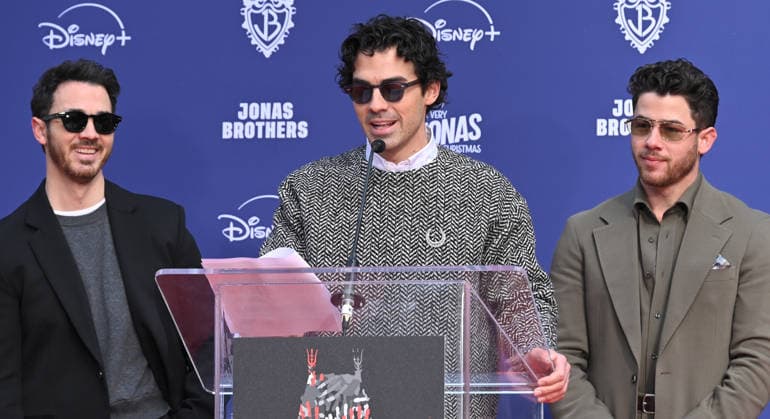 Jonas Brothers Hand and Footprint Ceremony Kevin Jonas, Joe Jonas and Nick Jonas at the Jonas Brothers Hand and Footprint In Cement Ceremony held at the TCL Chinese Theatre on December 3, 2025 in Hollywood, Ca. Hollywood TCL Chinese Theatre California USA Copyright: xLeexWatt AFF-USA.COMx