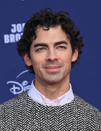 Jonas Brothers Hand and Footprint Ceremony Joe Jonas at the Jonas Brothers Hand and Footprint In Cement Ceremony held at the TCL Chinese Theatre on December 3, 2025 in Hollywood, Ca. Hollywood TCL Chinese Theatre California USA Copyright: xLeexWatt AFF-USA.COMx