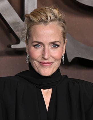 ˜The Abandons™ Premiere Gillian Anderson arriving to Netflix™s The Abandons™ premiere held at the Netflix Tudum Theater on December 3, 2025 in Hollywood, Ca. Hollywood Netflix Tudum Theater California USA Copyright: xStarbuck AFF-USA.COMx