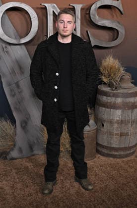 ˜The Abandons™ Premiere Toby Hemingway arriving to Netflix™s The Abandons™ premiere held at the Netflix Tudum Theater on December 3, 2025 in Hollywood, Ca. Hollywood Netflix Tudum Theater California USA Copyright: xStarbuck AFF-USA.COMx