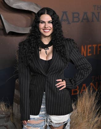 ˜The Abandons™ Premiere Jess Adams arriving to Netflix™s The Abandons™ premiere held at the Netflix Tudum Theater on December 3, 2025 in Hollywood, Ca. Hollywood Netflix Tudum Theater California USA Copyright: xStarbuck AFF-USA.COMx
