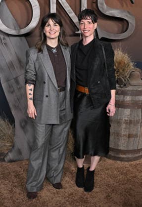 ˜The Abandons™ Premiere Sarah McCarron and Elysa Voshell arriving to Netflix™s The Abandons™ premiere held at the Netflix Tudum Theater on December 3, 2025 in Hollywood, Ca. Hollywood Netflix Tudum Theater California USA Copyright: xStarbuck AFF-USA.COMx