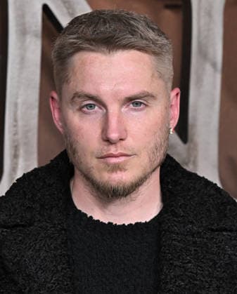 ˜The Abandons™ Premiere Toby Hemingway arriving to Netflix™s The Abandons™ premiere held at the Netflix Tudum Theater on December 3, 2025 in Hollywood, Ca. Hollywood Netflix Tudum Theater California USA Copyright: xStarbuck AFF-USA.COMx