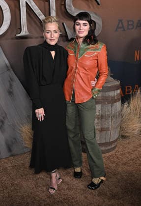 ˜The Abandons™ Premiere Gillian Anderson and Lena Headey arriving to Netflix™s The Abandons™ premiere held at the Netflix Tudum Theater on December 3, 2025 in Hollywood, Ca. Hollywood Netflix Tudum Theater California USA Copyright: xStarbuck AFF-USA.COMx