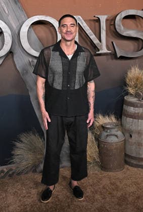 ˜The Abandons™ Premiere Clayton Cardenas arriving to Netflix™s The Abandons™ premiere held at the Netflix Tudum Theater on December 3, 2025 in Hollywood, Ca. Hollywood Netflix Tudum Theater California USA Copyright: xStarbuck AFF-USA.COMx