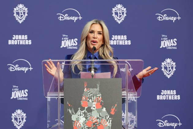 December 3, 2025, Los Angeles, California, USA: Ellen K at a ceremony honoring the Jonas Brothers with hand and foot prints at the TCL Chinese Theatre IMAX. Los Angeles USA - ZUMAg107 20251203_zep_g107_034 Copyright: xNinaxPrommerx