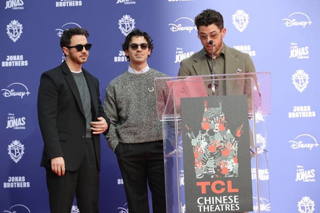 December 3, 2025, Los Angeles, California, USA: Kevin Jonas, Joe Jonas, Nick Jonas at a ceremony honoring the Jonas Brothers with hand and foot prints at the TCL Chinese Theatre IMAX. Los Angeles USA - ZUMAg107 20251203_zep_g107_047 Copyright: xNinaxPrommerx