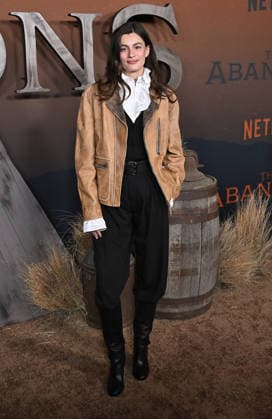 ˜The Abandons™ Premiere Diana Silvers arriving to Netflix™s The Abandons™ premiere held at the Netflix Tudum Theater on December 3, 2025 in Hollywood, Ca. Hollywood Netflix Tudum Theater California USA Copyright: xStarbuck AFF-USA.COMx