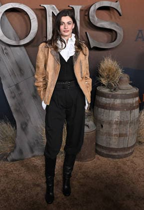 ˜The Abandons™ Premiere Diana Silvers arriving to Netflix™s The Abandons™ premiere held at the Netflix Tudum Theater on December 3, 2025 in Hollywood, Ca. Hollywood Netflix Tudum Theater California USA Copyright: xStarbuck AFF-USA.COMx