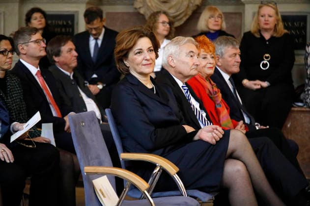 Martina Gedeck receiving the Bavarian Maximilian Order from the Minister President of the Free State of Bavaria in the Antiquarium of the Munich Residence Munich, 03 12 2025 Foto:xAgenturxWehnertx xGränzdörferx xFuturexImagex ordensverleihung_5201
