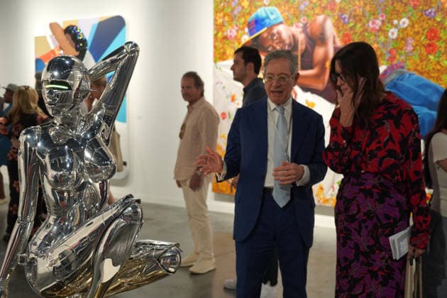December 3, 2025, Miami Beach, Florida, USA: JEFFREY DEITCH attends Art Basel 2025, during Miami Art Week,.Miami Beach Convention Center, Miami Beach-Florida.December 3, 2025. ... Art Basel 2025, During Miami Art Week,.Miami Beach Convention Center, Miami Beach-Florida.December 3, 2025. Miami Beach USA - ZUMAms4_ 20251203_faf_ms4_011 Copyright: xSoniaxMoskowitzxGordonx