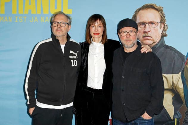 Olli Dittrich, Katharina Marie Schubert and Bjarne Mädel at the preview of the NDR comedy Prange Man ist ja Nachbar at UCI Mundsburg, Hamburg, 03 12 2025 Foto:xC.xTamckex xFuturexImagex prange_5229