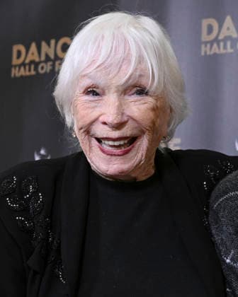 December 3, 2025, Los Angeles, California, USA: American actress, dancer, activist, author, and producer SHIRLEY MACLAINE attends the 2025 Dance Hall of Fame Ceremony: RED CARPET. Los Angeles USA - ZUMAb173 20251203_aap_b173_013 Copyright: xBillyxBennightx