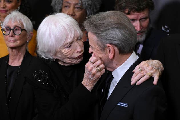 December 3, 2025, Los Angeles, California, USA: American actress, dancer, activist, author, and producer SHIRLEY MACLAINE and Latvian and American dancer, choreographer, and actor MIKHAIL BARYSHNIKOV attend the 2025 Dance Hall of Fame Ceremony: RED CARPET. Los Angeles USA - ZUMAb173 20251203_aap_b173_019 Copyright: xBillyxBennightx