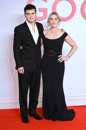 Joe Anders with mother Kate Winslet at the world premiere of the movie Goodbye June at Curzon Mayfair London, 03 12 2025 Foto:xS.xVasx xFuturexImagex june_5286