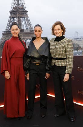 Oona Castilla Chaplin, Zoe Saldana et Sigourney Weaver Photocall for the film Avatar Fire and Ash Avatar de Feu et de Cendres at the Shangri La Hotel in Paris on December 4, 2025 Coadic Guirec Bestimage Photocall for the film Avatar Fire and Ash at the Shangri La Hotel in Paris on December 4, 2025 Paris France  Copyright: xCOADICxGUIRECx xBESTIMAGExCOADICxGUIRECx xBESTIMAGEx