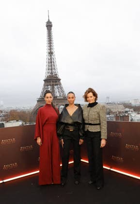 Oona Castilla Chaplin, Zoe Saldana et Sigourney Weaver Photocall for the film Avatar Fire and Ash Avatar de Feu et de Cendres at the Shangri La Hotel in Paris on December 4, 2025 Coadic Guirec Bestimage Photocall for the film Avatar Fire and Ash at the Shangri La Hotel in Paris on December 4, 2025 Paris France  Copyright: xCOADICxGUIRECx xBESTIMAGExCOADICxGUIRECx xBESTIMAGEx