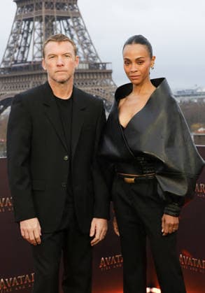 Sam Worthington et Zoe Saldana Photocall for the film Avatar Fire and Ash Avatar de Feu et de Cendres at the Shangri La Hotel in Paris on December 4, 2025 Coadic Guirec Bestimage Photocall for the film Avatar Fire and Ash at the Shangri La Hotel in Paris on December 4, 2025 Paris France  Copyright: xCOADICxGUIRECx xBESTIMAGExCOADICxGUIRECx xBESTIMAGEx