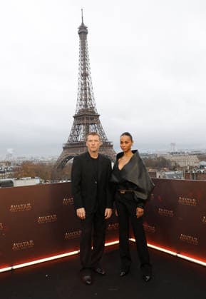 Sam Worthington et Zoe Saldana Photocall for the film Avatar Fire and Ash Avatar de Feu et de Cendres at the Shangri La Hotel in Paris on December 4, 2025 Coadic Guirec Bestimage Photocall for the film Avatar Fire and Ash at the Shangri La Hotel in Paris on December 4, 2025 Paris France  Copyright: xCOADICxGUIRECx xBESTIMAGExCOADICxGUIRECx xBESTIMAGEx