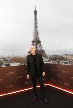 James Cameron Photocall for the film Avatar Fire and Ash Avatar de Feu et de Cendres at the Shangri La Hotel in Paris on December 4, 2025 Coadic Guirec Bestimage Photocall for the film Avatar Fire and Ash at the Shangri La Hotel in Paris on December 4, 2025 Paris France  Copyright: xCOADICxGUIRECx xBESTIMAGExCOADICxGUIRECx xBESTIMAGEx