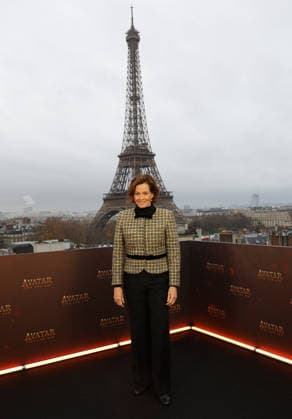 Sigourney Weaver Photocall for the film Avatar Fire and Ash Avatar de Feu et de Cendres at the Shangri La Hotel in Paris on December 4, 2025 Coadic Guirec Bestimage Photocall for the film Avatar Fire and Ash at the Shangri La Hotel in Paris on December 4, 2025 Paris France  Copyright: xCOADICxGUIRECx xBESTIMAGExCOADICxGUIRECx xBESTIMAGEx