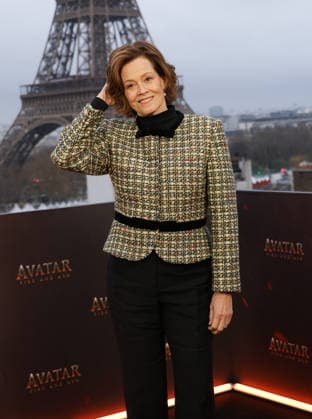 Sigourney Weaver Photocall for the film Avatar Fire and Ash Avatar de Feu et de Cendres at the Shangri La Hotel in Paris on December 4, 2025 Coadic Guirec Bestimage Photocall for the film Avatar Fire and Ash at the Shangri La Hotel in Paris on December 4, 2025 Paris France  Copyright: xCOADICxGUIRECx xBESTIMAGExCOADICxGUIRECx xBESTIMAGEx