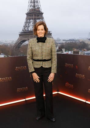 Sigourney Weaver Photocall for the film Avatar Fire and Ash Avatar de Feu et de Cendres at the Shangri La Hotel in Paris on December 4, 2025 Coadic Guirec Bestimage Photocall for the film Avatar Fire and Ash at the Shangri La Hotel in Paris on December 4, 2025 Paris France  Copyright: xCOADICxGUIRECx xBESTIMAGExCOADICxGUIRECx xBESTIMAGEx