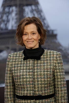 Sigourney Weaver Photocall for the film Avatar Fire and Ash Avatar de Feu et de Cendres at the Shangri La Hotel in Paris on December 4, 2025 Coadic Guirec Bestimage Photocall for the film Avatar Fire and Ash at the Shangri La Hotel in Paris on December 4, 2025 Paris France  Copyright: xCOADICxGUIRECx xBESTIMAGExCOADICxGUIRECx xBESTIMAGEx