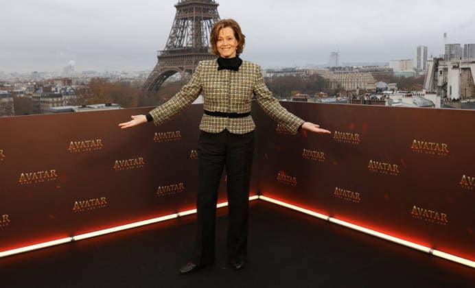 Sigourney Weaver Photocall for the film Avatar Fire and Ash Avatar de Feu et de Cendres at the Shangri La Hotel in Paris on December 4, 2025 Coadic Guirec Bestimage Photocall for the film Avatar Fire and Ash at the Shangri La Hotel in Paris on December 4, 2025 Paris France  Copyright: xCOADICxGUIRECx xBESTIMAGExCOADICxGUIRECx xBESTIMAGEx