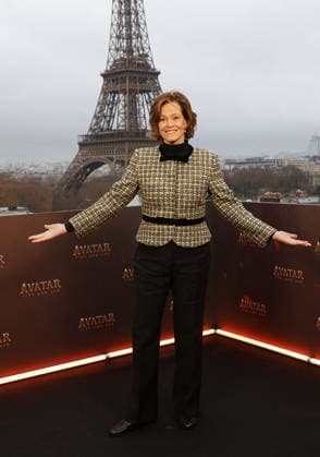 Sigourney Weaver Photocall for the film Avatar Fire and Ash Avatar de Feu et de Cendres at the Shangri La Hotel in Paris on December 4, 2025 Coadic Guirec Bestimage Photocall for the film Avatar Fire and Ash at the Shangri La Hotel in Paris on December 4, 2025 Paris France  Copyright: xCOADICxGUIRECx xBESTIMAGExCOADICxGUIRECx xBESTIMAGEx