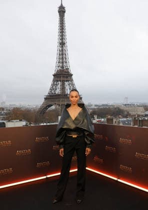 Zoe Saldana Photocall for the film Avatar Fire and Ash Avatar de Feu et de Cendres at the Shangri La Hotel in Paris on December 4, 2025 Coadic Guirec Bestimage Photocall for the film Avatar Fire and Ash at the Shangri La Hotel in Paris on December 4, 2025 Paris France  Copyright: xCOADICxGUIRECx xBESTIMAGExCOADICxGUIRECx xBESTIMAGEx