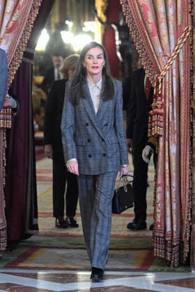 The King and Queen preside over the meeting of the Board of Trustees of the Princess of Girona Foundation Queen Letizia on her arrival at the annual meeting of the Board of Trustees of the Princess of Girona Foundation, at the Royal Palace, on December 4, 2025, in Madrid Spain The main objective of the Foundation is to work for young people in all aspects critical to their future REUNIÓN PATRONATO REYES MONARQUÍA MONARQUÍA PALACIO REAL José Madrid Madrid Madrid Spain  Copyright: xJosÃ xOlivax 7147149