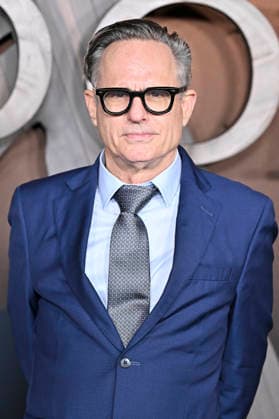 Stephen Surjik at the premiere of the Netflix series The Abandons at the Netflix Tudum Theater Los Angeles, 03 12 2025 Foto:xD.xStarbuckx xFuturexImagex abandons_5294