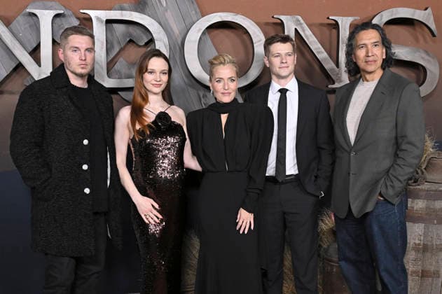 Toby Hemingway, Aisling Franciosi, Gillian Anderson, Lucas Till and Michael Greyeyes at the premiere of the Netflix series The Abandons at the Netflix Tudum Theater Los Angeles, 03 12 2025 Foto:xD.xStarbuckx xFuturexImagex abandons_5303