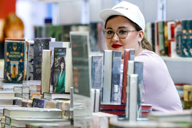RUSSIA, MOSCOW - DECEMBER 4, 2025: A view of a stand of the Eksmo Publishing House at the Non fiction No 27 International Book Fair at Gostiny Dvor Moscow Russia  - ZUMAt113 20251204_zaa_t113_282 Copyright: xYuliaxMorozovax