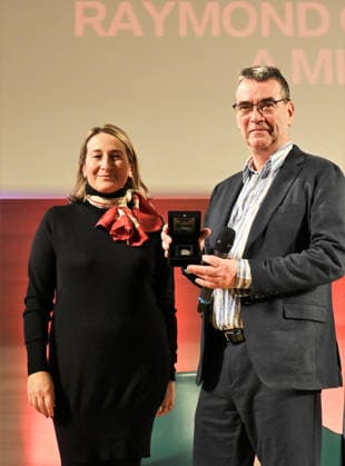 Milan, Italy Mick Herron receives the Raymond Chandler Award at the Noir in Festival with a masterclass at IULM In the photo: Mick Herron receives the Raymond Chandler Award at the Noir in Festival from Valentina Garavaglia, Rector of IULM University  Copyright: xNickxZonnax xipa-agency.netx xNickxZonnax IPA_Agency_IPA68737793