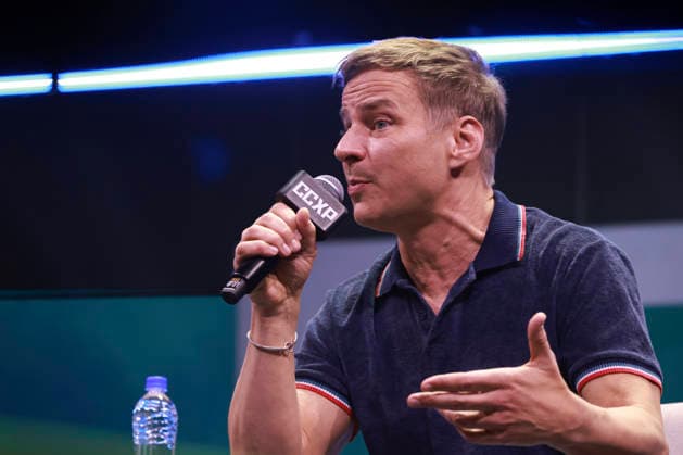 Tom Wlaschiha participates in a panel on the Thunder stage at CCXP25. Sao Paulo (SP), December 4, 2025 Event Entertainment CCXP Cinema Actor Tom Wlaschiha participates in a panel on the Thunder Stage during CCXP25, at Sao Paulo Expo, in the southern zone of the city of Sao Paulo. Known for his work in major international productions, the artist interacts with the audience, talks about his career and recent projects, and is greeted by thousands of fans on the event s main stage. The presentation is hosted by Marcelo Forlani and Bianca Alencar and is part of the CCXP25 program on Thursday, December 4, 2025. (Foto: Leco Viana Thenews2 imago images) Tom Wlaschiha participates in a panel on the Thunder stage at CCXP25.  Copyright: xLecoxVianax